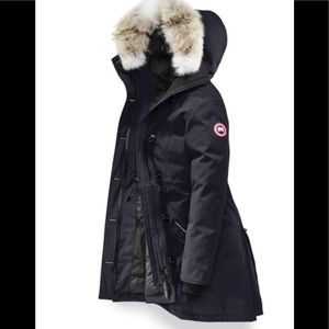 Canada Goose 🇨🇦 Medium women’s down Jacket